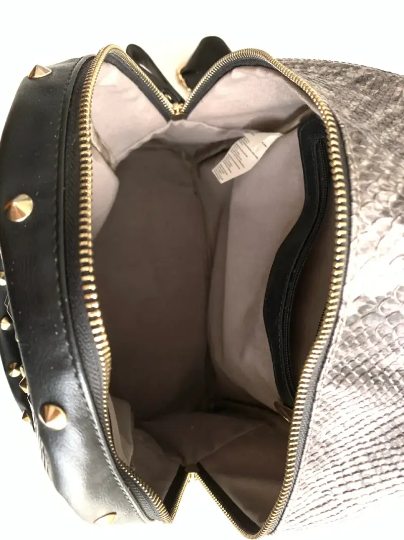 Mochila Prüne con tachas estilo serpiente - 6