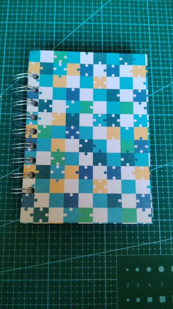 Cuaderno de Puzzles con Diseño Colorido - 1