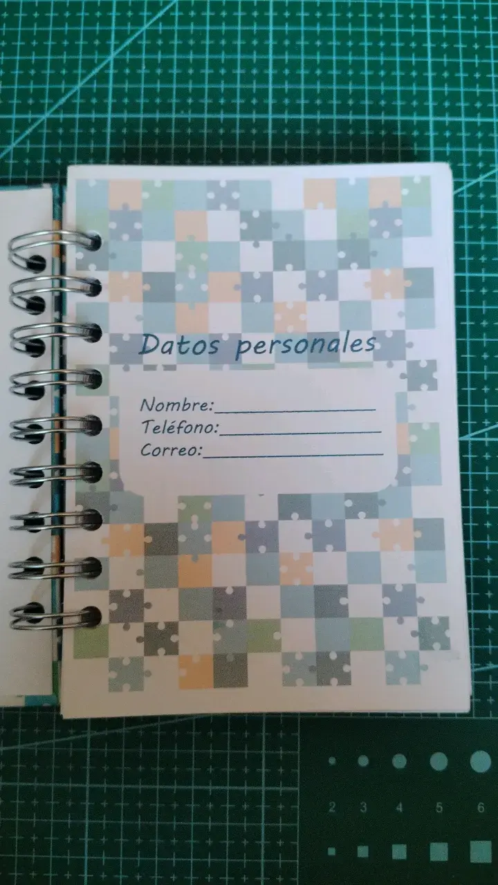 Cuaderno de Puzzles con Diseño Colorido - 2