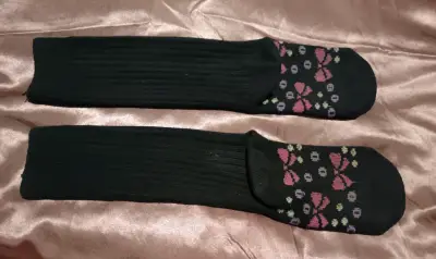 Calcetines largos negros con diseño floral - miniatura 2
