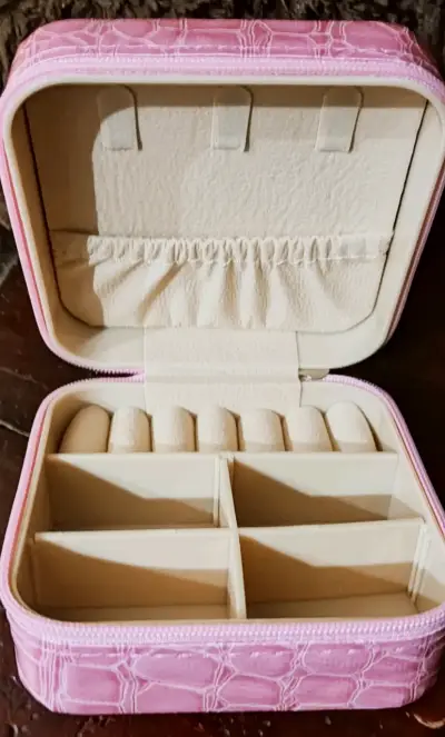 Estuche organizador de joyas portátil rosa - miniatura 1