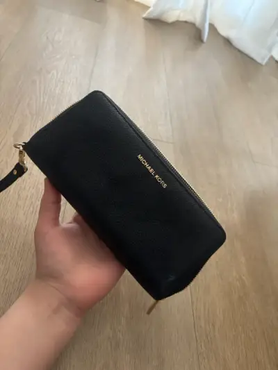 Billetera negra de cuero Michael Kors con cierre - miniatura 1