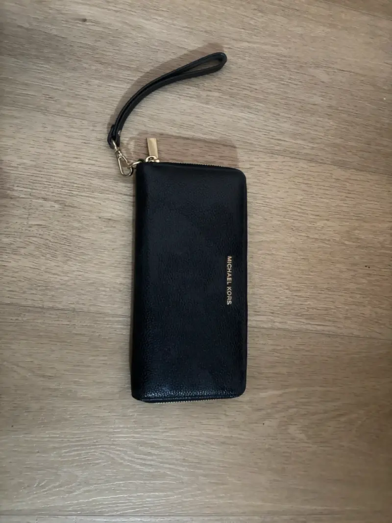 Billetera negra de cuero Michael Kors con cierre - 2