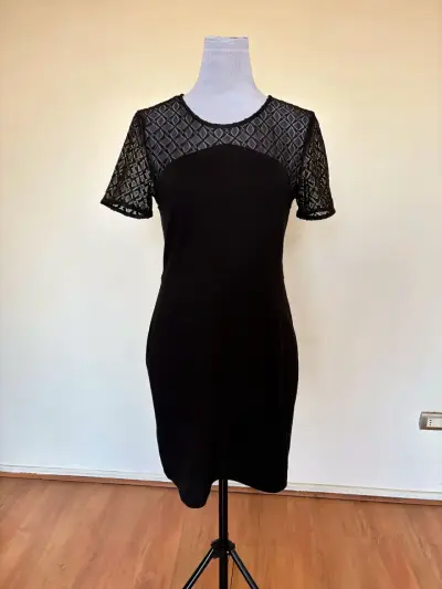 Vestido Banana Republic negro elegante con encaje - miniatura 2