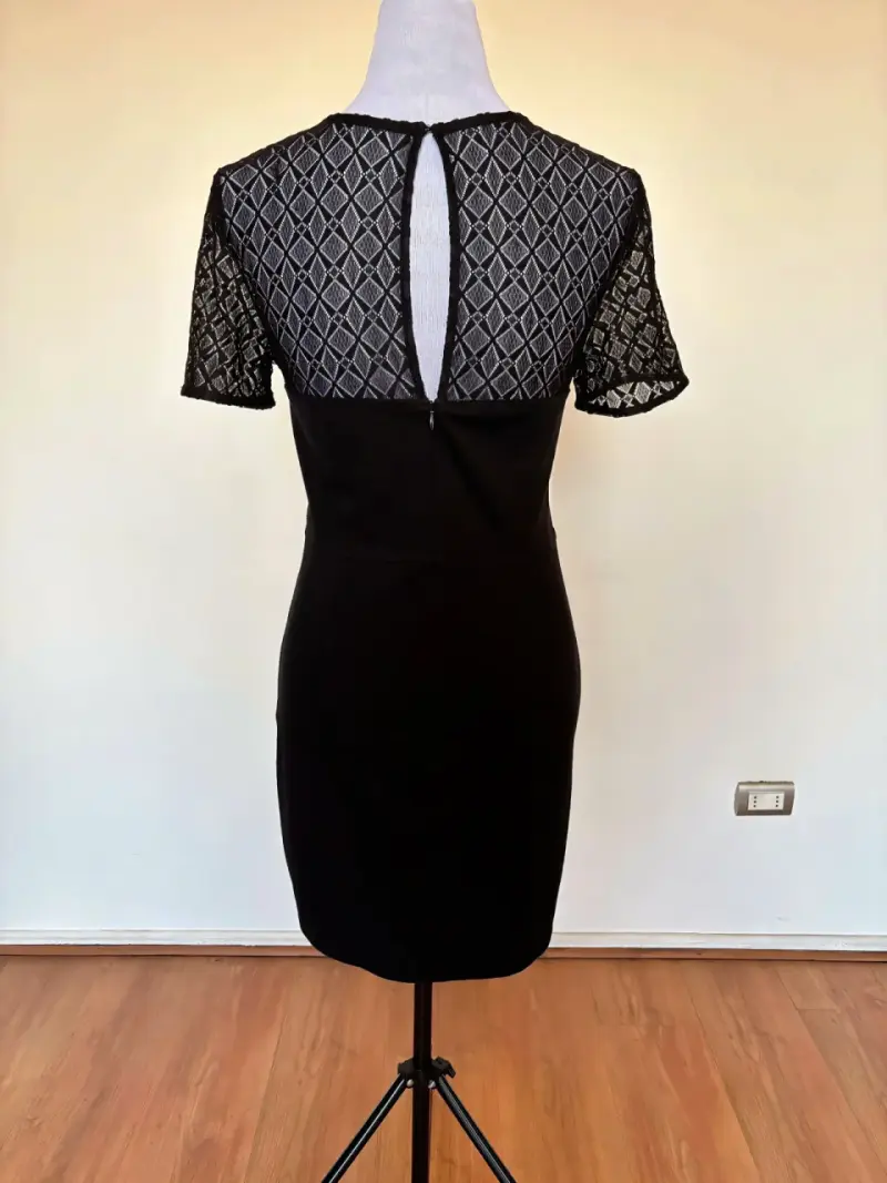 Vestido Banana Republic negro elegante con encaje - 3
