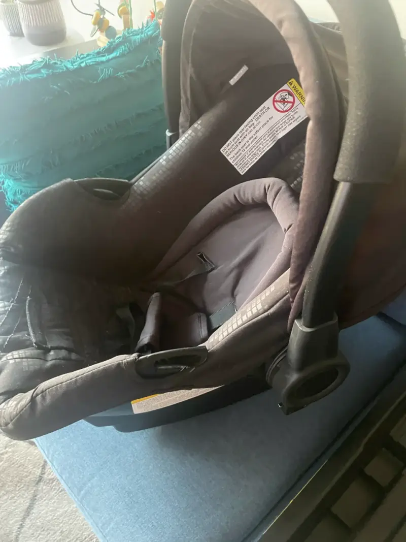 Silla de Auto para Bebé Negra con Arnés - 1