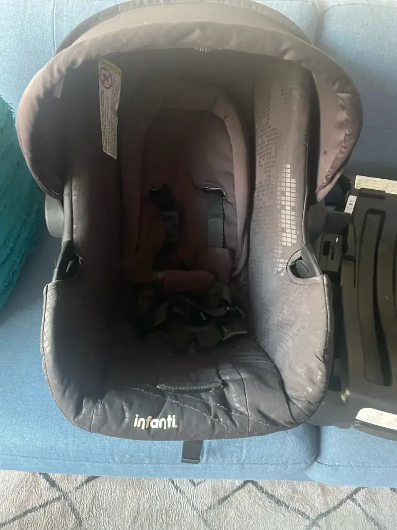 Silla de Auto para Bebé Negra con Arnés - 5
