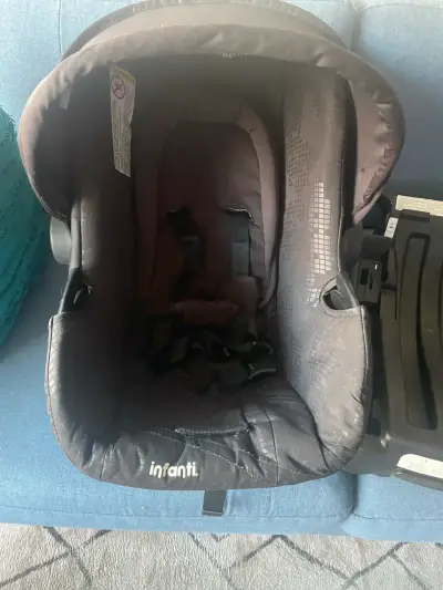 Silla de Auto para Bebé Negra con Arnés - miniatura 5