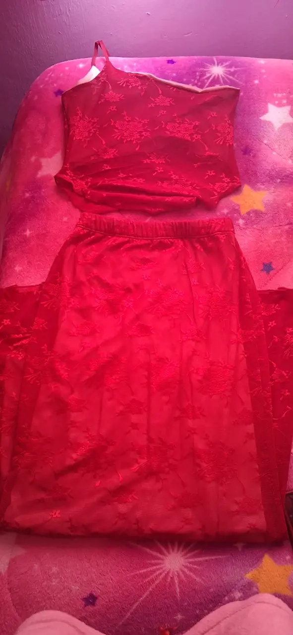Conjunto rojo, talla standar