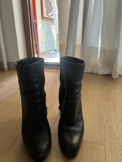 Botines de cuero negro con tacón alto - miniatura 2