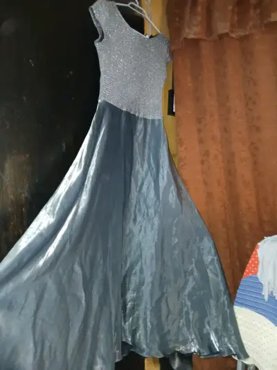Vestido de Fiesta Largo plateado con Brillos - miniatura 1