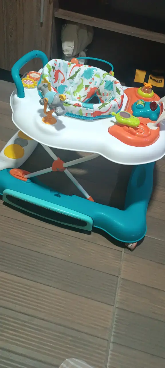 Andador de bebé multicolor con juguetes - 1