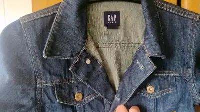 Chaqueta de mezclilla para niños GAP Kids - miniatura 3