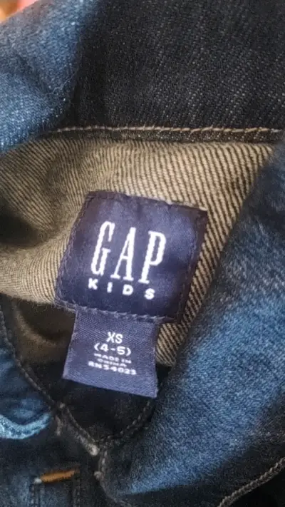 Chaqueta de mezclilla para niños GAP Kids - miniatura 4