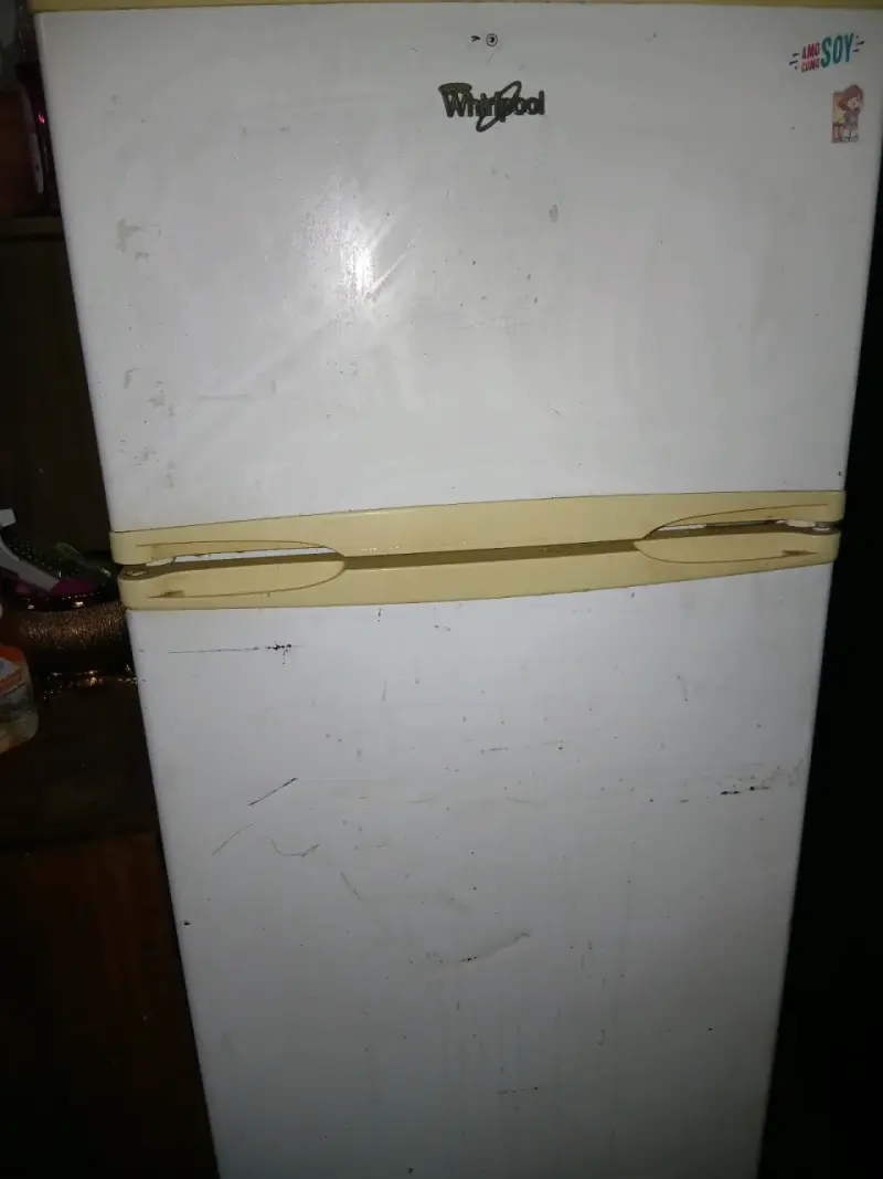 Refrigerador Whirlpool de dos puertas usado - 3