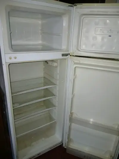 Refrigerador Whirlpool de dos puertas usado - miniatura 6