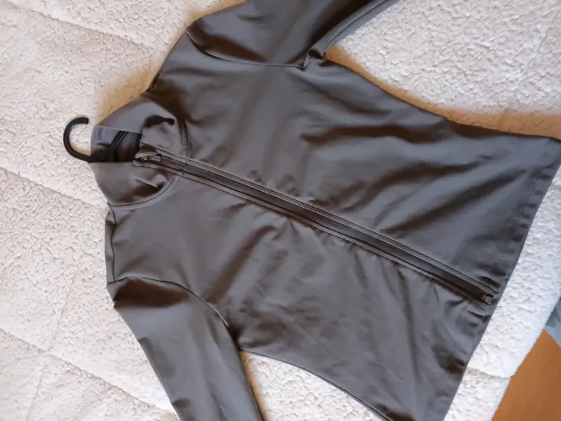 Chaqueta deportiva gris H&M Move SoftMove - 1