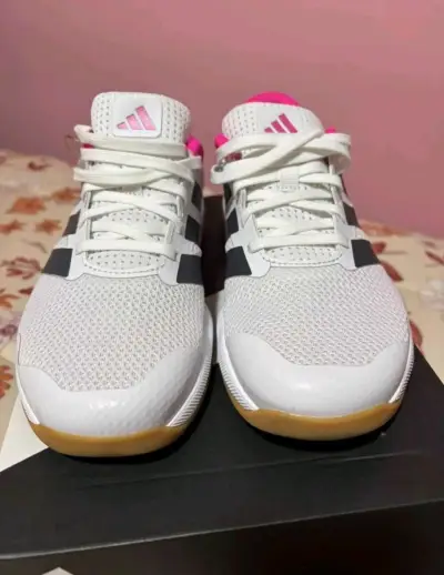 Zapatillas deportivas Adidas blancas con r - miniatura 3