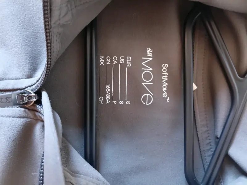 Chaqueta deportiva gris H&M Move SoftMove - 2