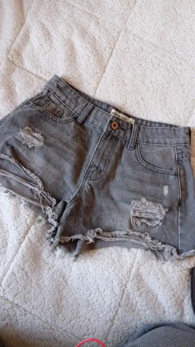Shorts de mezclilla desgastados corona talla 36 - miniatura 1