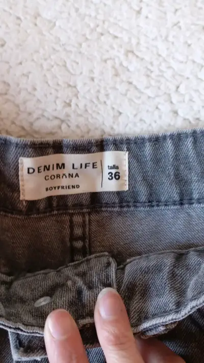 Shorts de mezclilla desgastados corona talla 36 - miniatura 2