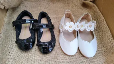 Zapatos de niña negros y blancos - miniatura 1