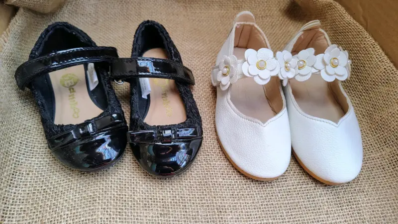 Zapatos de niña negros y blancos - 2