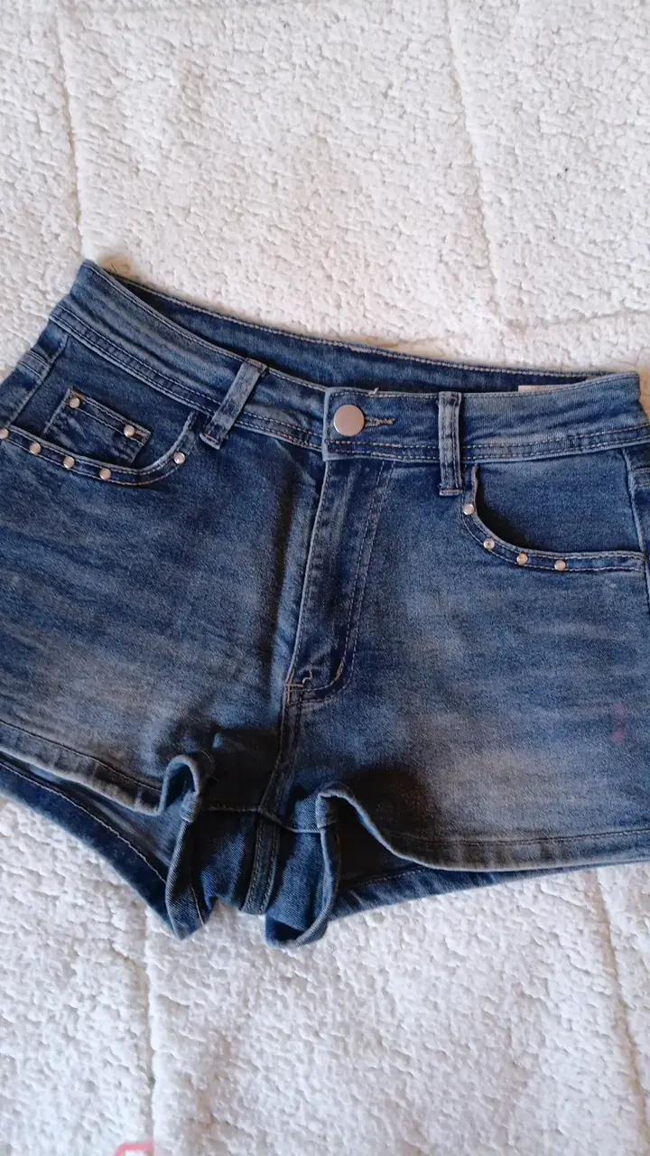 Shorts de mezclilla con diseño de calaveras - 2