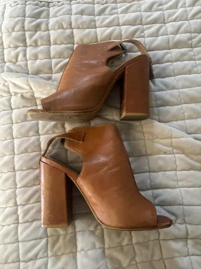 Sandalias de cuero  Steve Madden con tacón alto - miniatura 1