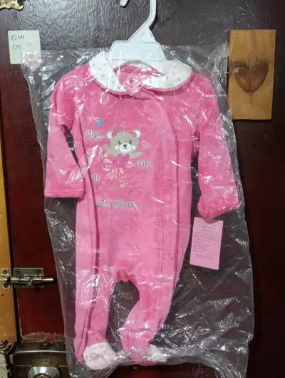 Conjunto de ropa para bebé en varios colores - miniatura 1