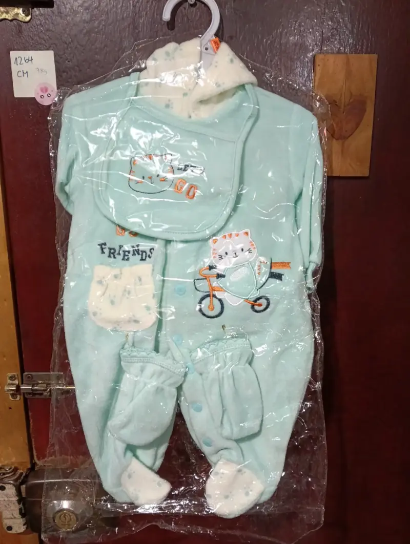 Conjunto de ropa para bebé en varios colores - 2