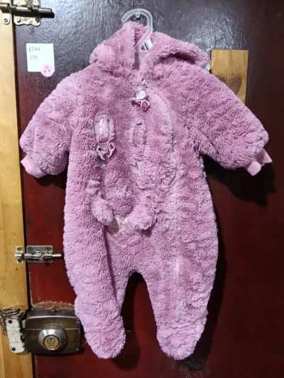 Conjunto de ropa para bebé en varios colores - miniatura 3