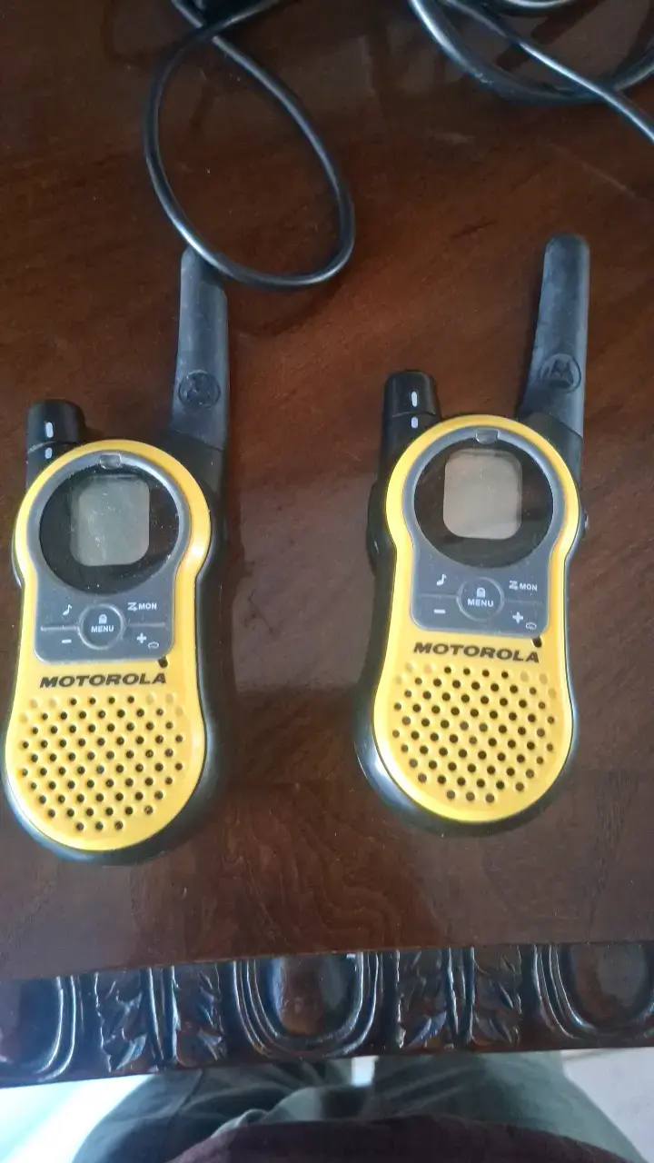 Walkie Talkies Motorola amarillos - 1