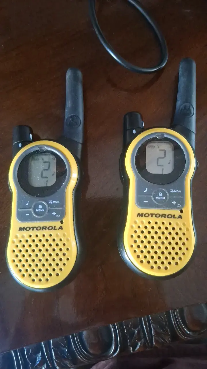 Walkie Talkies Motorola amarillos - 2