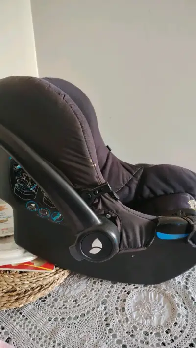 Silla de Auto para Bebé Joie Infanti Negra - miniatura 2