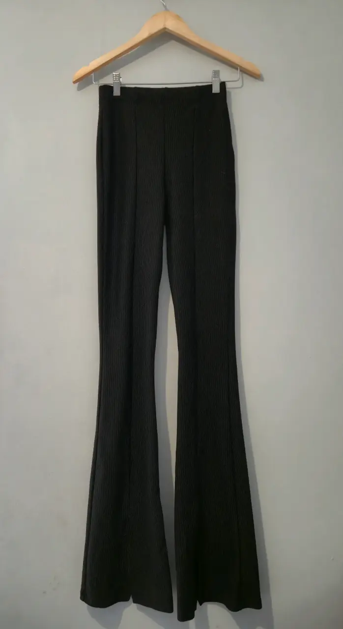 Pantalones acampanados negros Stradivarius - 1
