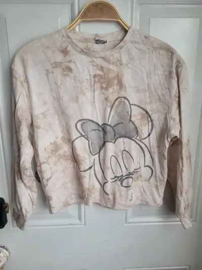 Polera tie-dye con diseño de Minnie Mouse - miniatura 1