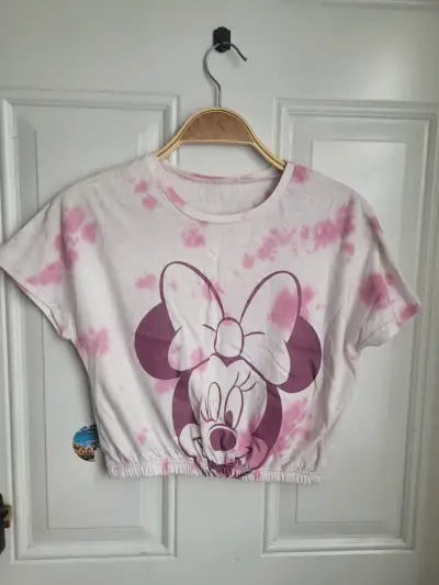 Polera tie-dye con diseño de Minnie Mouse - miniatura 2