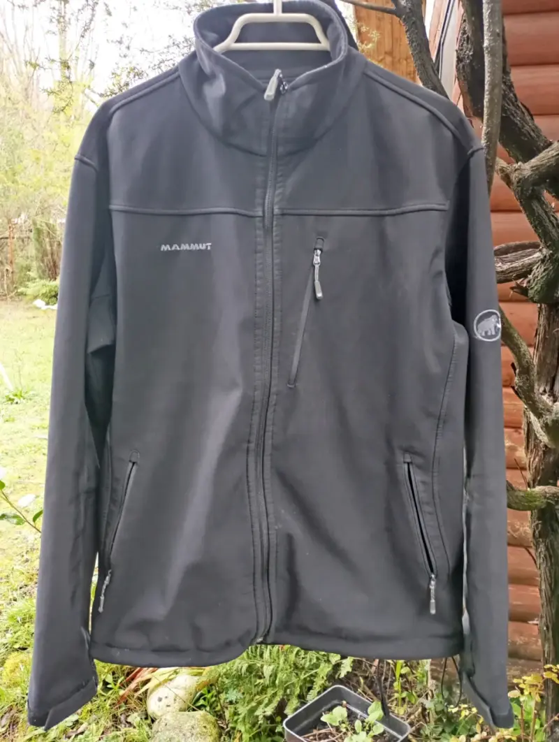 Chaqueta softshell negra Mammut para hombre
