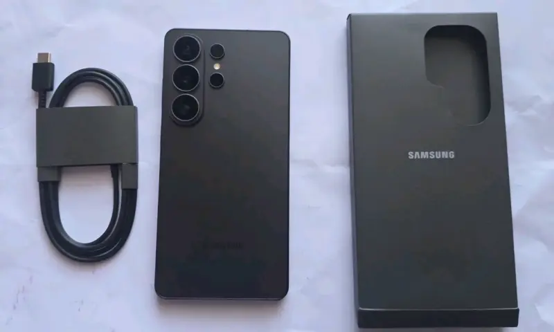 Samsung Galaxy S26 Ultra con caja y cargador - 3
