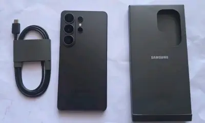 Samsung Galaxy S26 Ultra con caja y cargador - miniatura 3