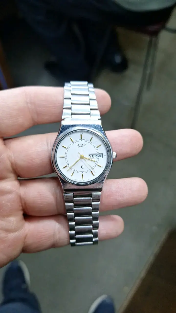 Reloj Citizen Quartz de acero inoxidable