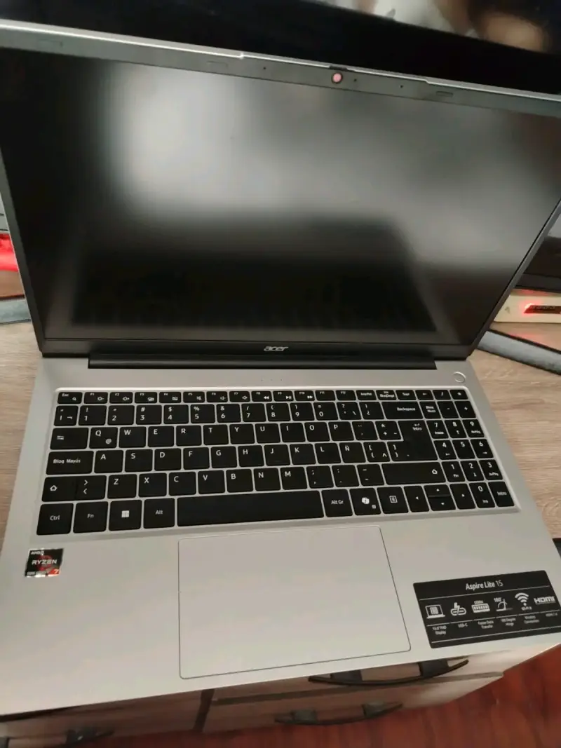 Laptop Acer Aspire Lite 15 con AMD Ryzen 7 - 1