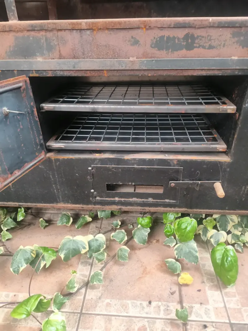 Parrilla de acero con mesón de madera para jardín - 6
