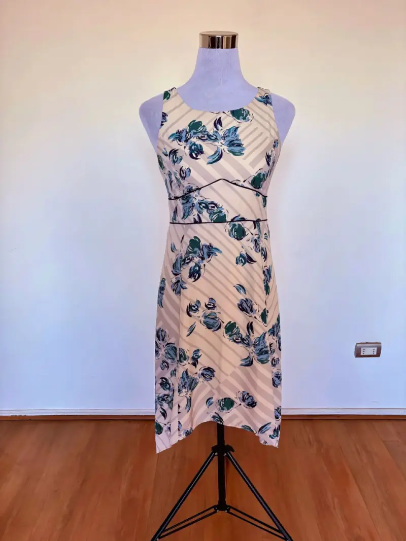 Vestido Banana Republic floral sin mangas - 2