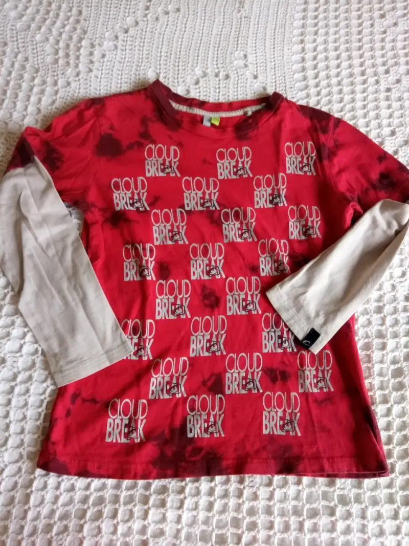 Polera manga larga infantil con diseño de mono y patines - 2
