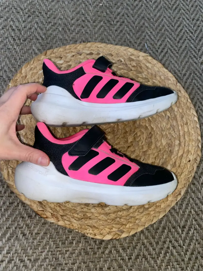 Zapatillas deportivas para niños Adidas negras y rosadas - 4
