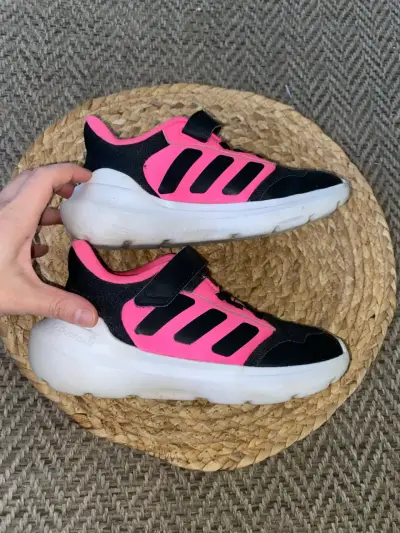 Zapatillas deportivas para niños Adidas negras y rosadas - miniatura 4