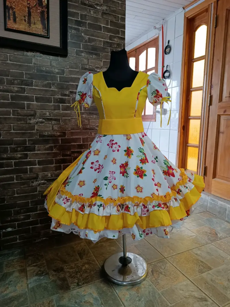 Vestido de Cueca Tradicional con Diseño Floral - 1