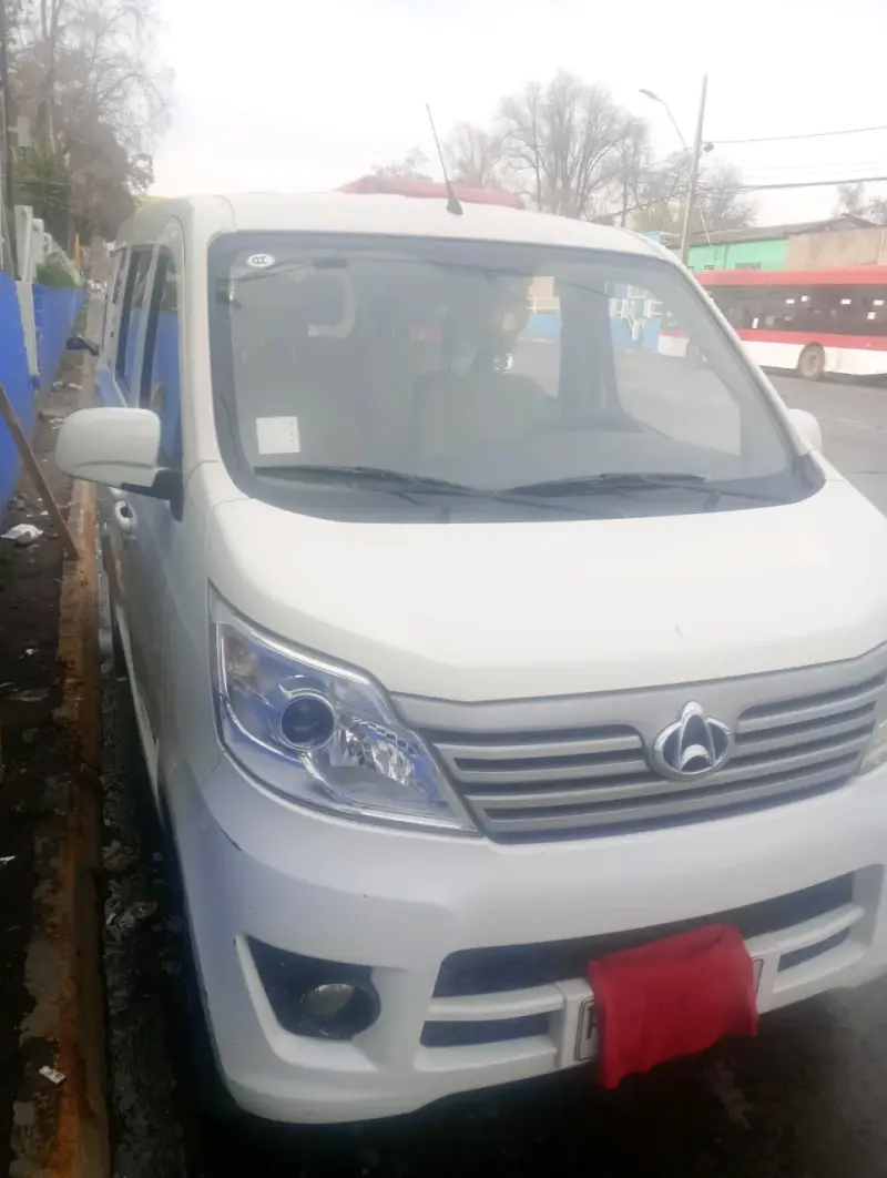 Furgón Changan M201 blanco en buen estado - 2